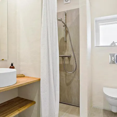 4 Bedroom Beautiful In *