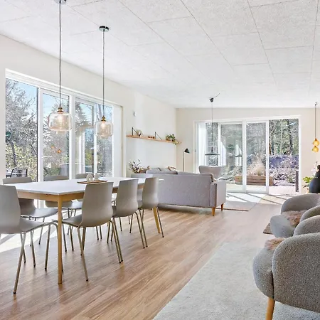 4 Bedroom Beautiful In *