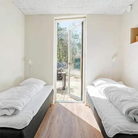 4 Bedroom Beautiful In Σπίτι διακοπών *
